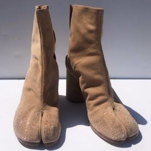 TABI Maison Martin Margiela size 40 split-toe boot (slightly used)
